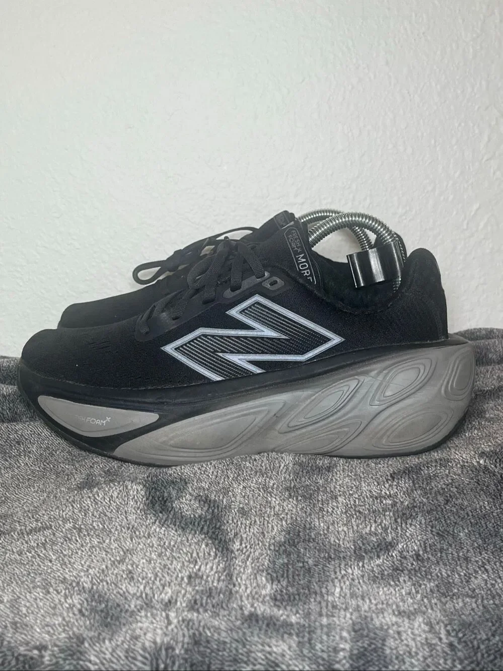 New Balance Fresh Foam X More v5 Black Running Shoes WMORLK5 Women’s Size 9